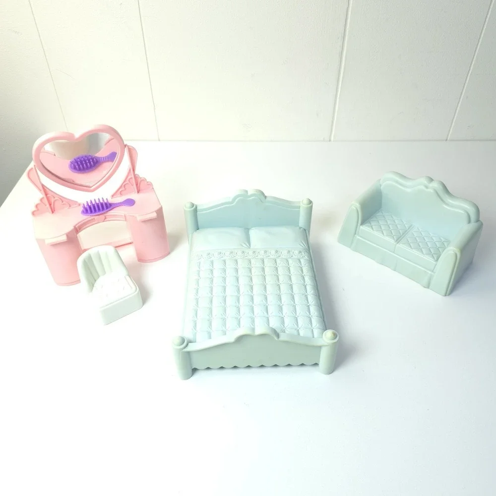 Vintage Playskool Victorian Dollhouse Furniture Sweet Dreams Bedroom 4 pieces‎
